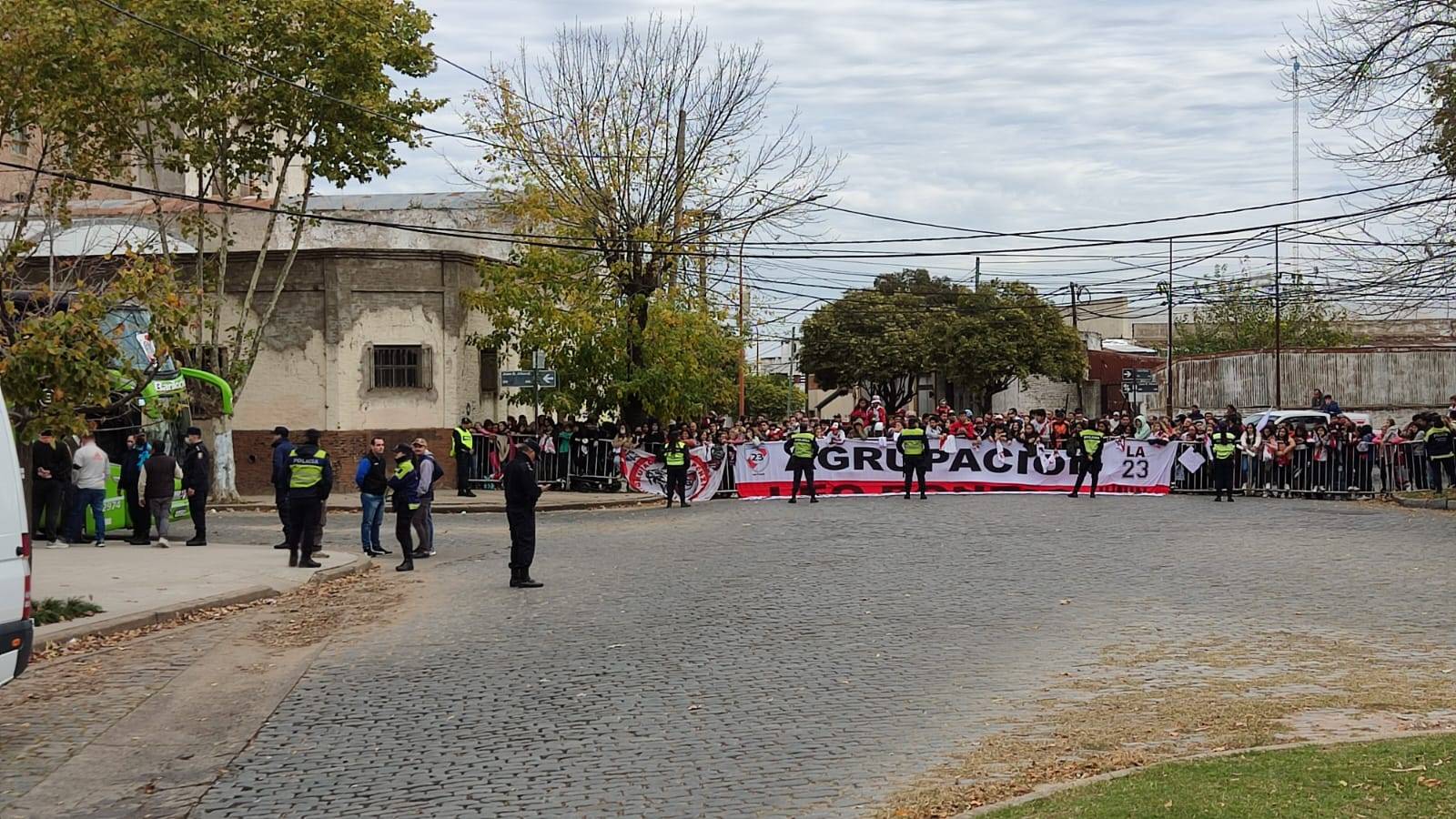 VIDEO EXCLUSIVO | Chacabuco en Red en la llegada de River a Junín ...