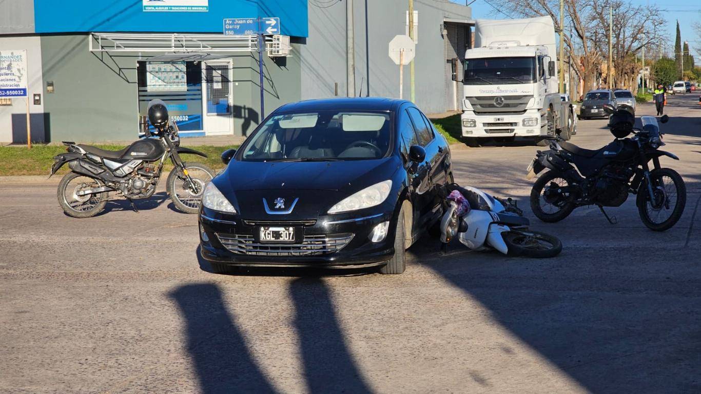 Choque entre un auto y una moto | Chacabuco en Red