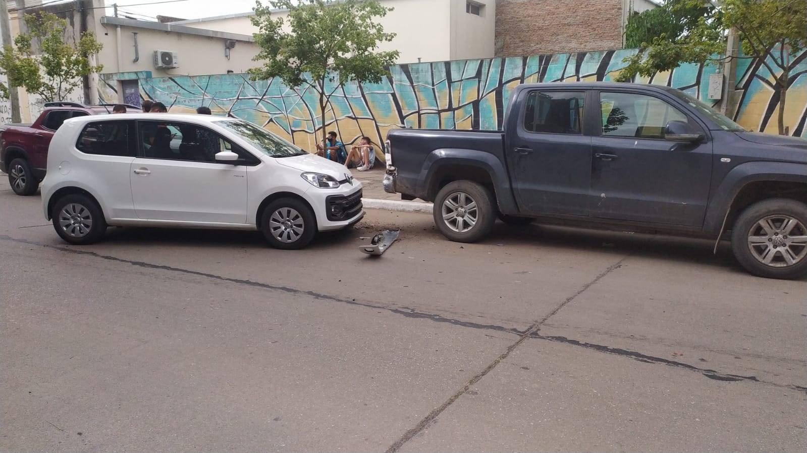 Perdió el control de su auto y chocó contra una camioneta | Chacabuco ...