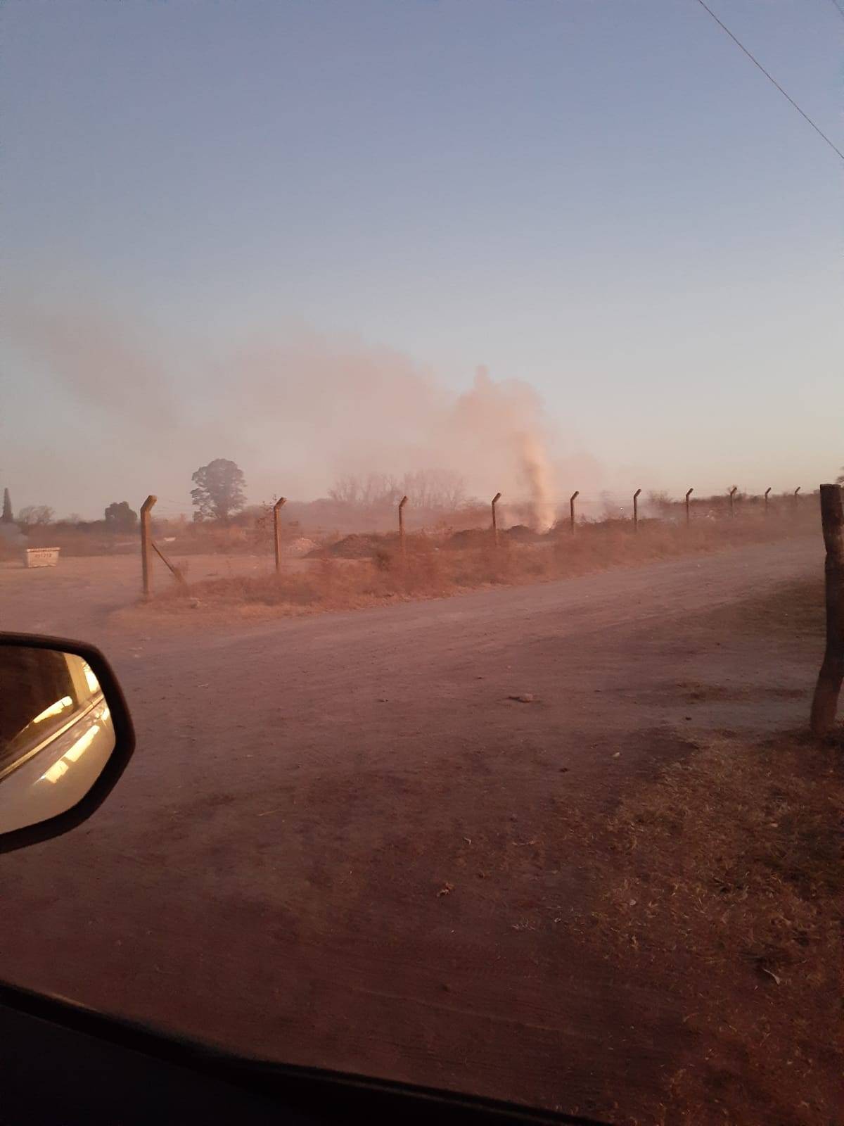 Reclamo de vecinos por basura que tiran en una cava | Chacabuco en Red
