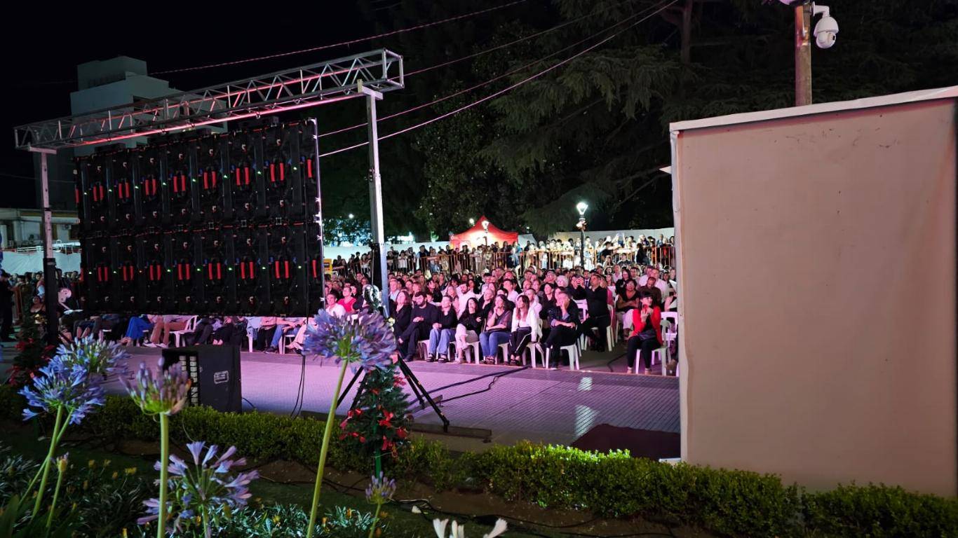 Video del Baile del Egresado 2024 Chacabuco en Red