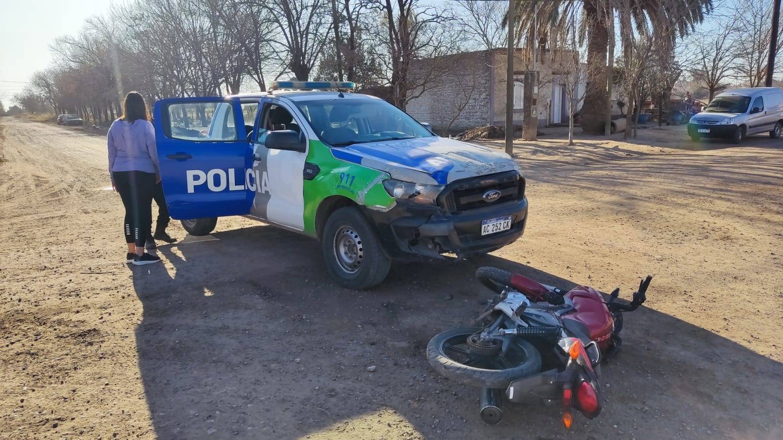 Choque entre un patrullero y una moto | Chacabuco en Red